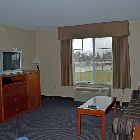 Paola Inn And Suites Room photo